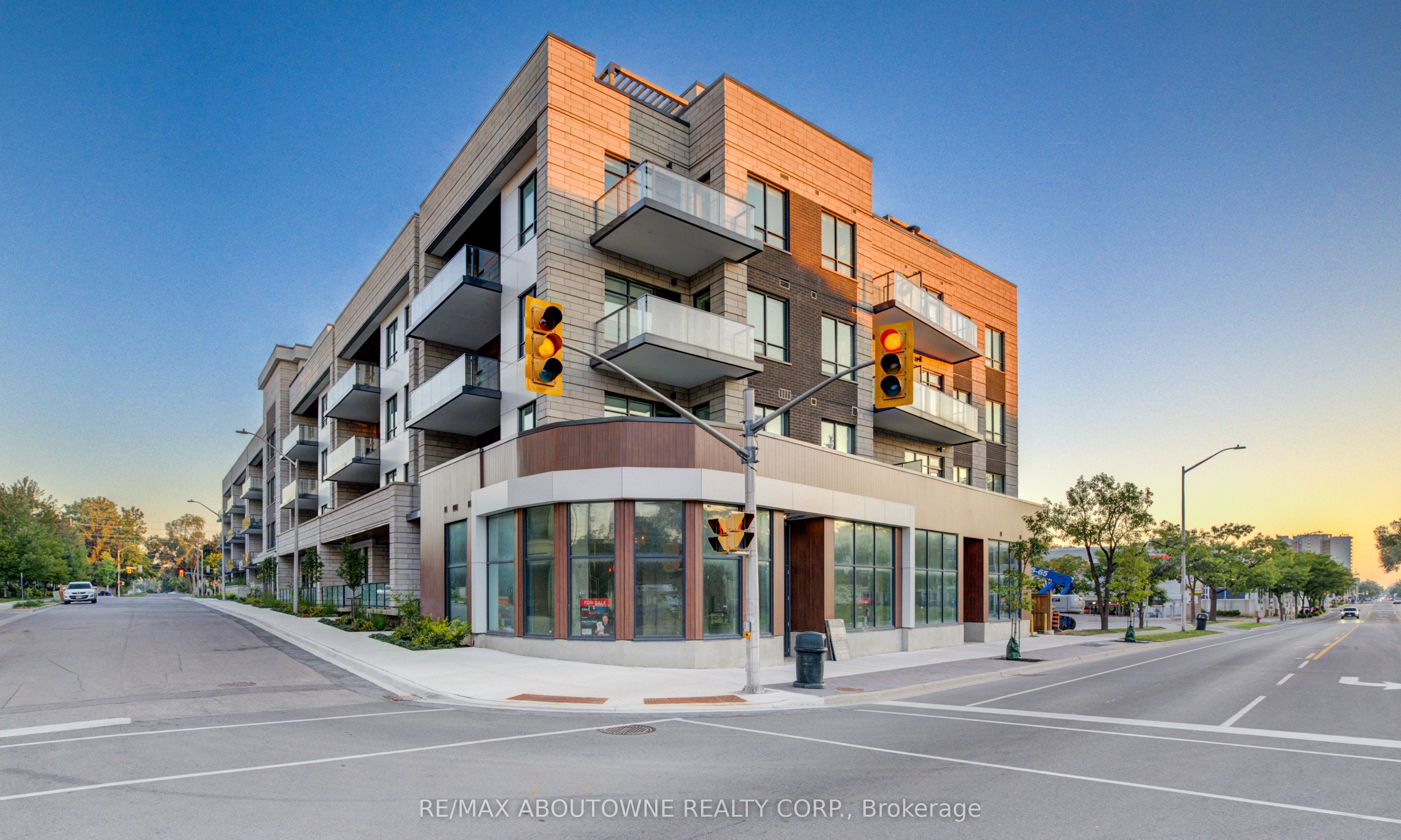 06 – 123 MAURICE Drive, Oakville