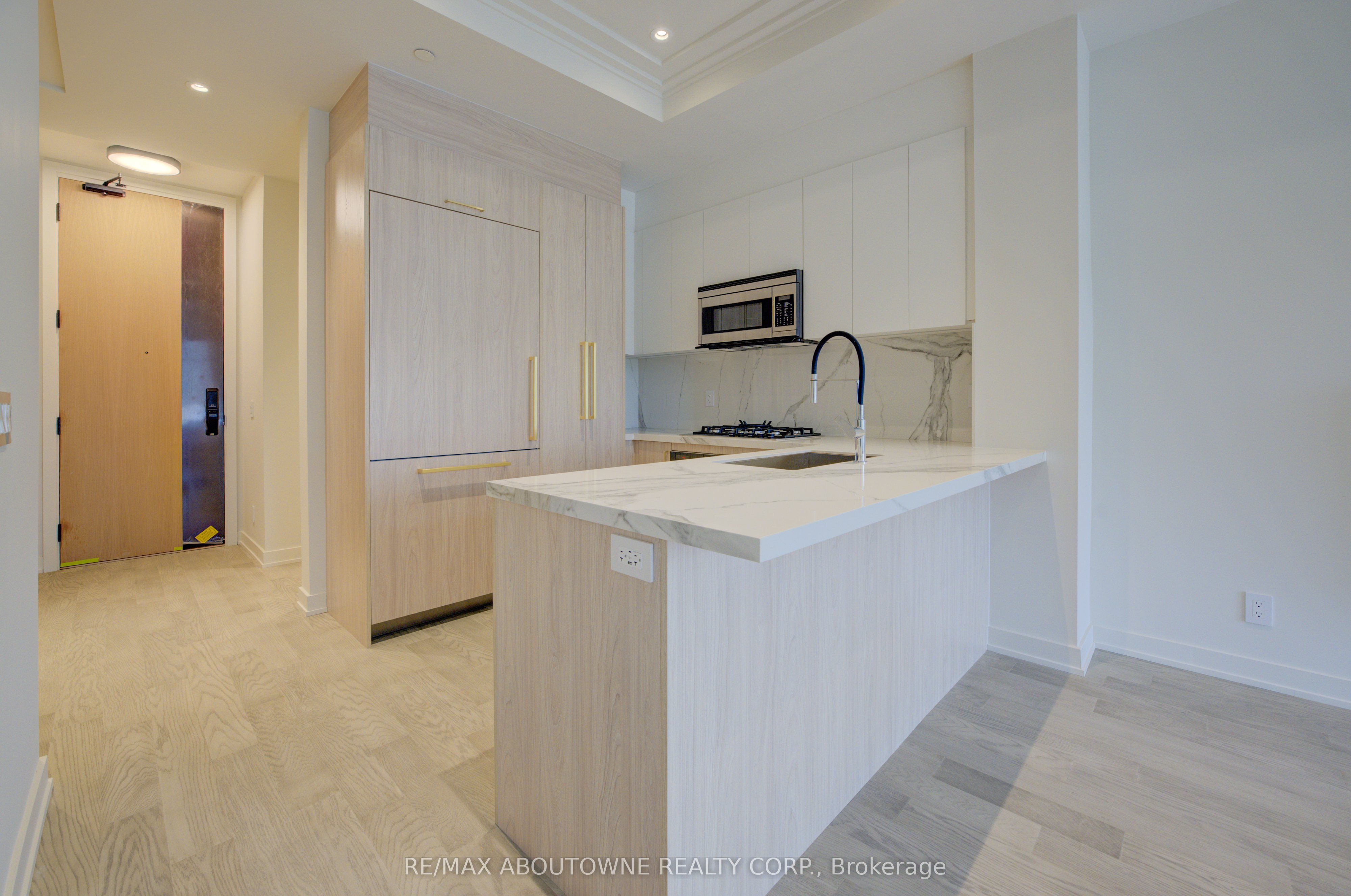 06 – 123 MAURICE Drive, Oakville ‣ W12552838 06 – 123 MAURICE Drive, Oakville ‣ W12552838