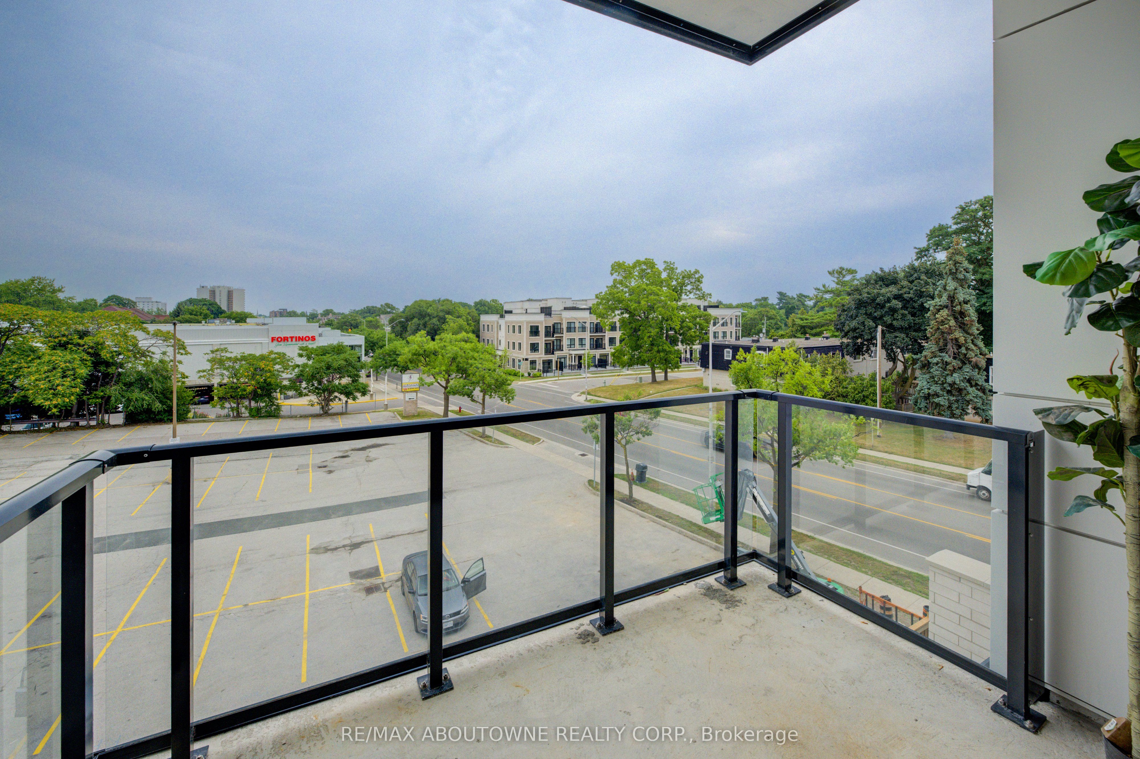 06 – 123 MAURICE Drive, Oakville ‣ W12552838 06 – 123 MAURICE Drive, Oakville ‣ W12552838