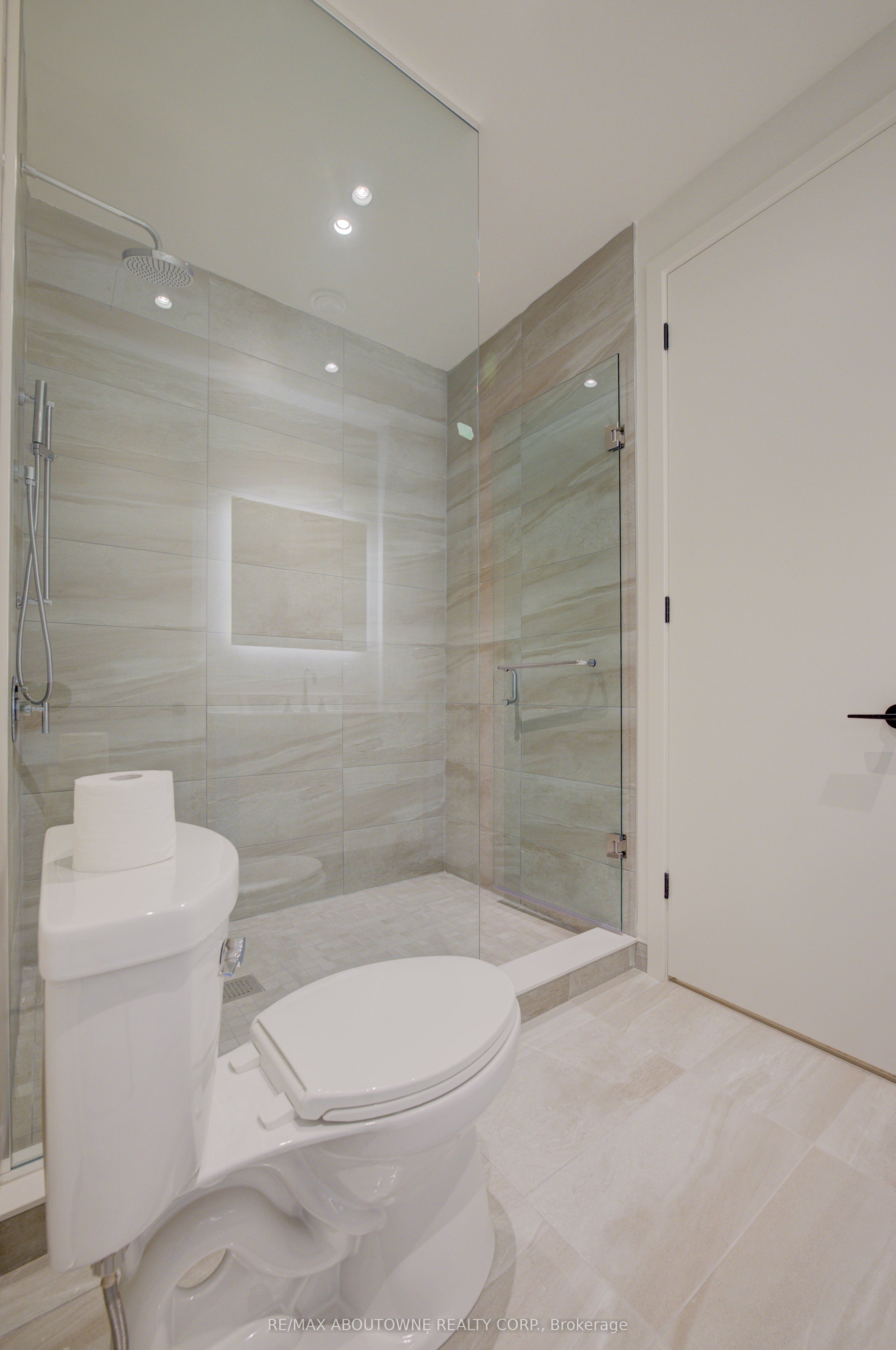 06 – 123 MAURICE Drive, Oakville ‣ W12552838 06 – 123 MAURICE Drive, Oakville ‣ W12552838