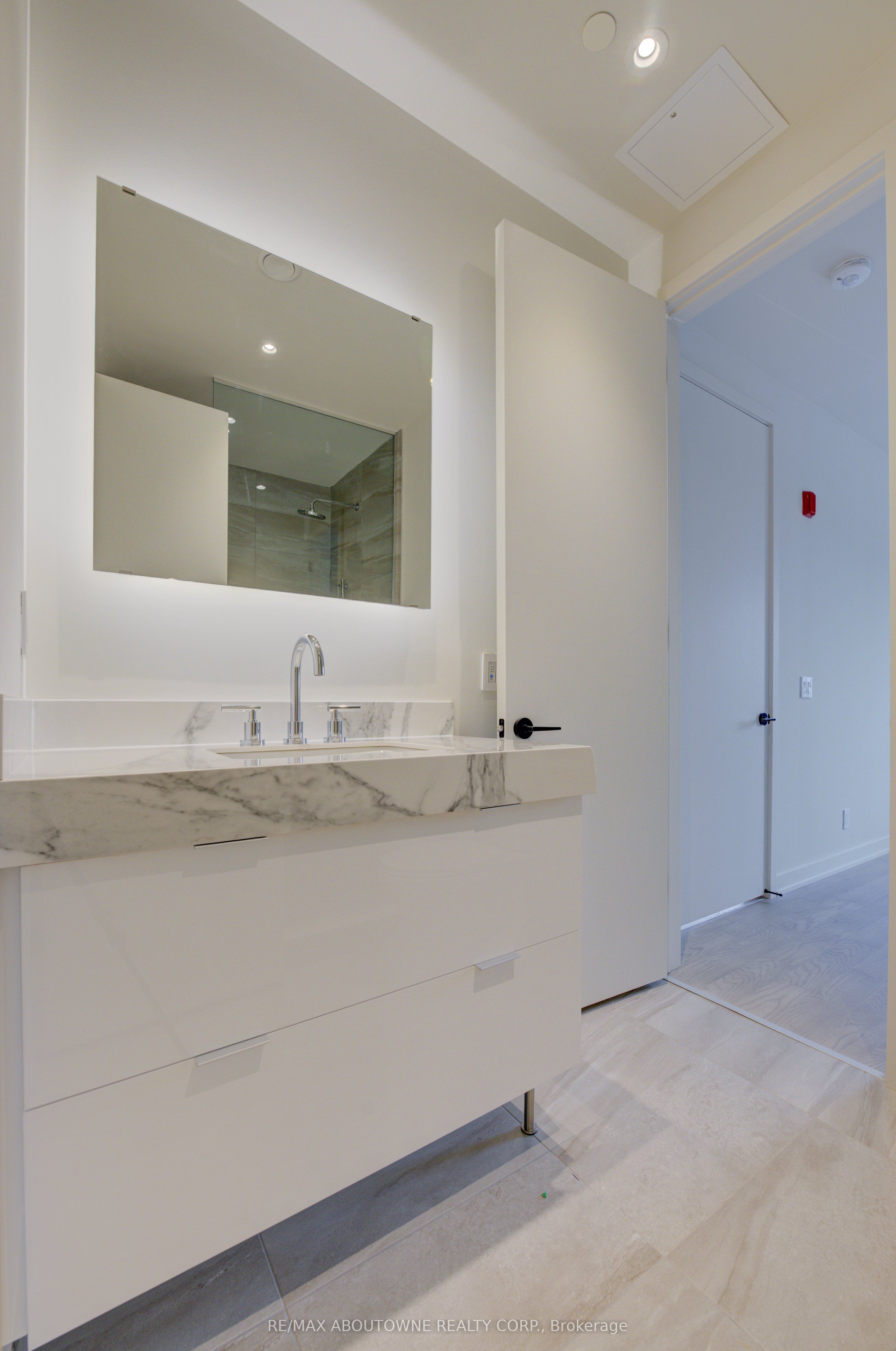 06 – 123 MAURICE Drive, Oakville ‣ W12552838 06 – 123 MAURICE Drive, Oakville ‣ W12552838