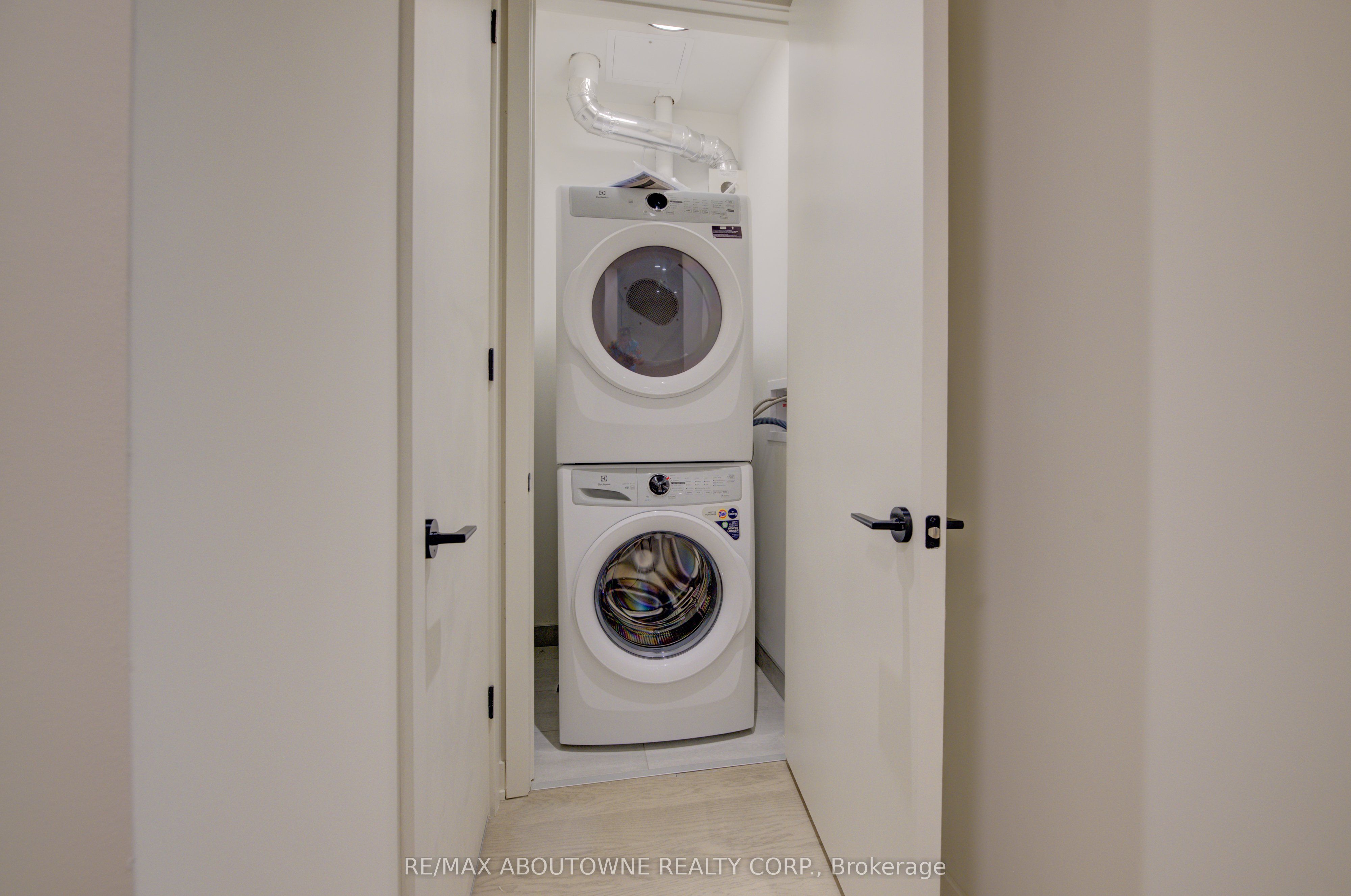 06 – 123 MAURICE Drive, Oakville ‣ W12552838 06 – 123 MAURICE Drive, Oakville ‣ W12552838