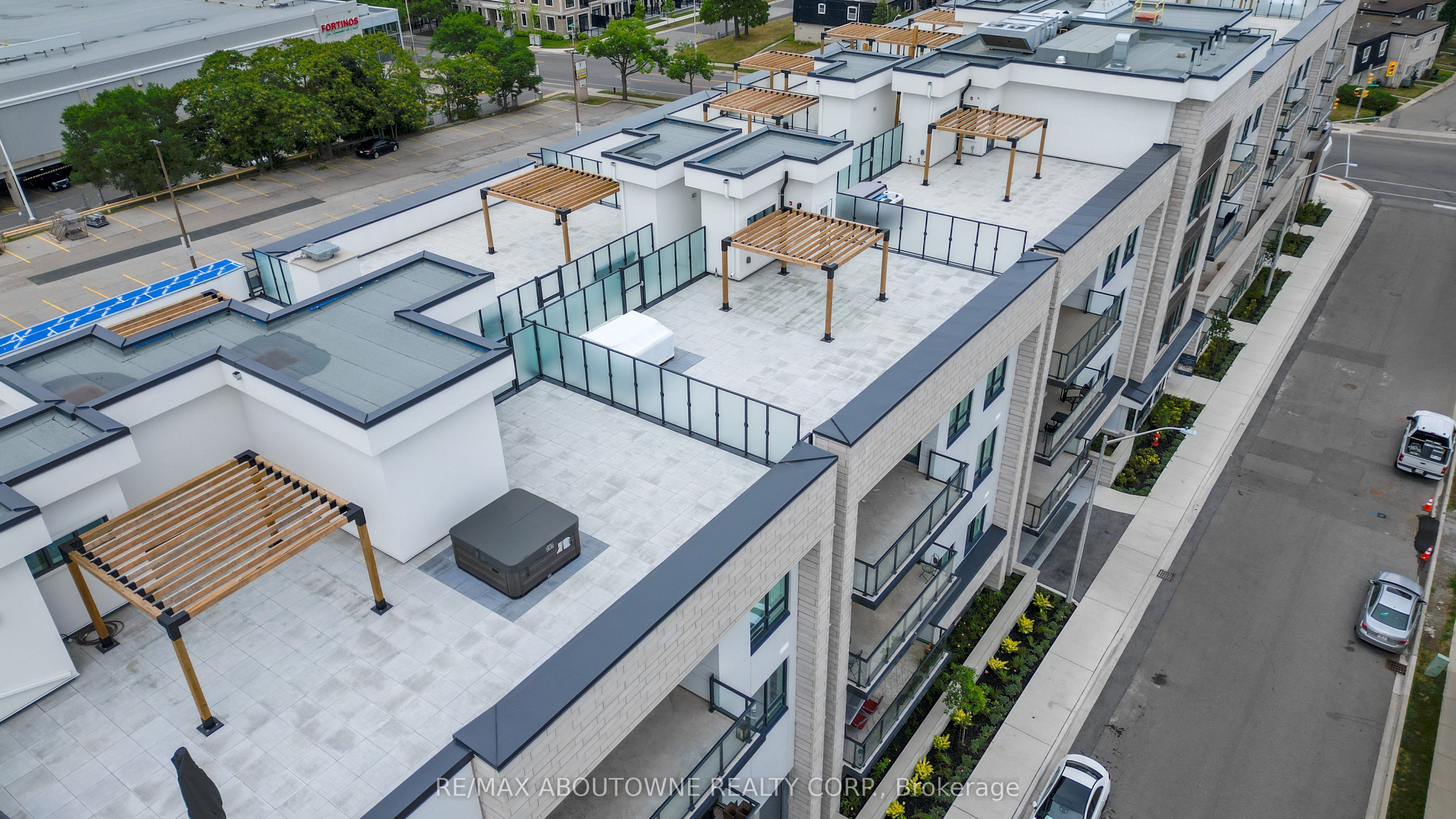 06 – 123 MAURICE Drive, Oakville ‣ W12552838 06 – 123 MAURICE Drive, Oakville ‣ W12552838