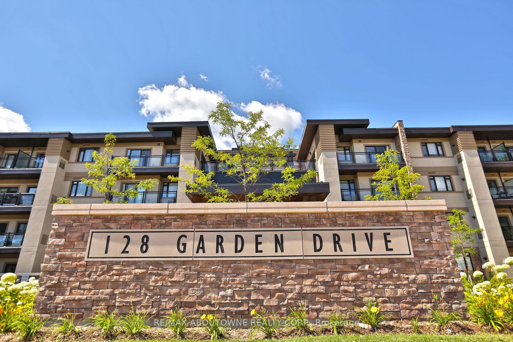 103 – 128 Garden Drive, Oakville ‣ W12553688 103 – 128 Garden Drive, Oakville ‣ W12553688
