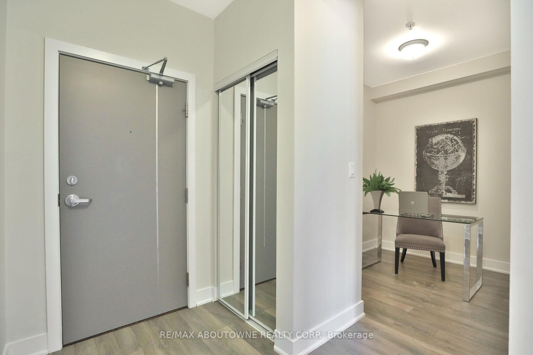 103 – 128 Garden Drive, Oakville ‣ W12553688 103 – 128 Garden Drive, Oakville ‣ W12553688