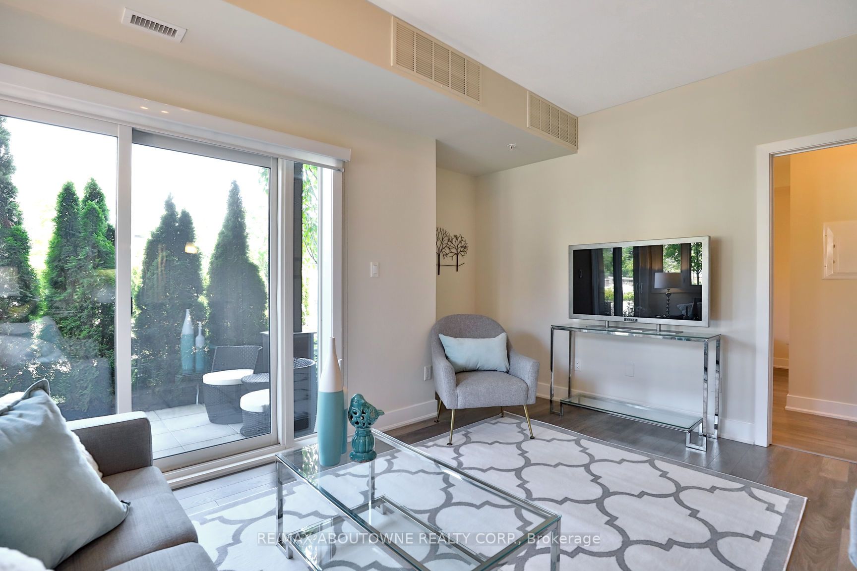 103 – 128 Garden Drive, Oakville ‣ W12553688 103 – 128 Garden Drive, Oakville ‣ W12553688