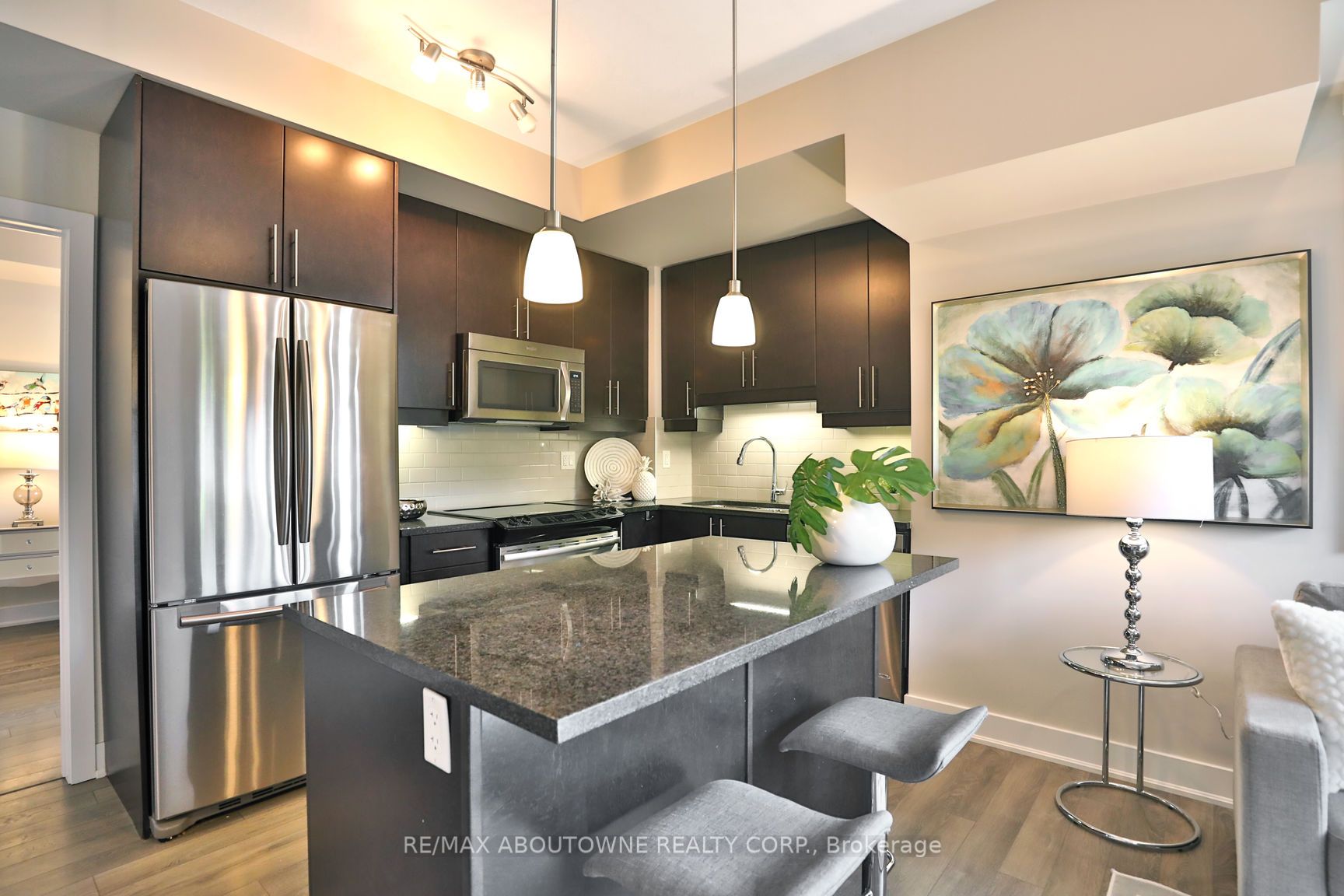 103 – 128 Garden Drive, Oakville ‣ W12553688 103 – 128 Garden Drive, Oakville ‣ W12553688