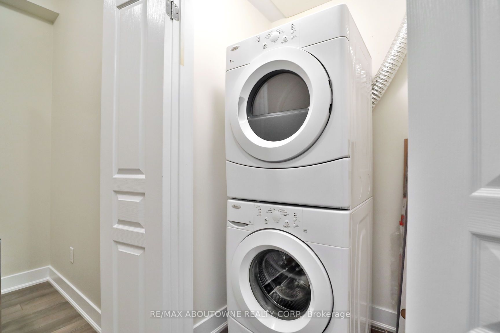 103 – 128 Garden Drive, Oakville ‣ W12553688 103 – 128 Garden Drive, Oakville ‣ W12553688