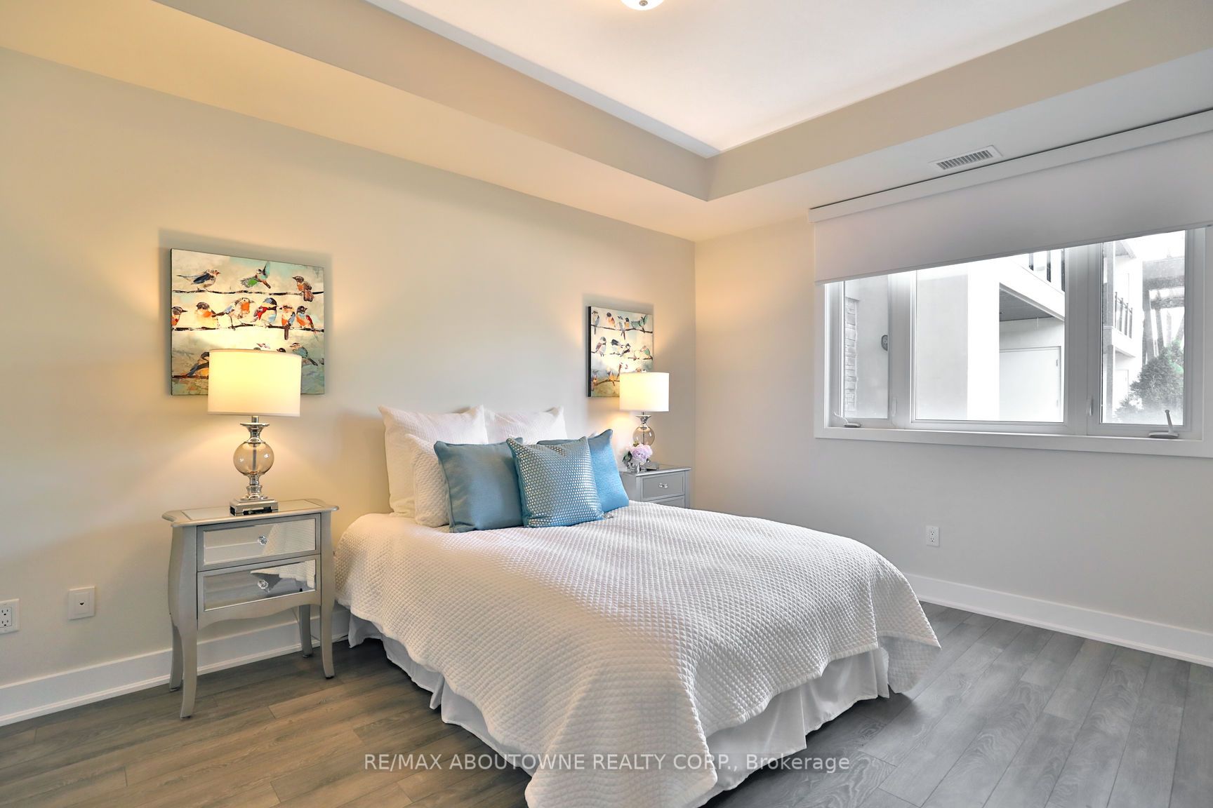 103 – 128 Garden Drive, Oakville ‣ W12553688 103 – 128 Garden Drive, Oakville ‣ W12553688