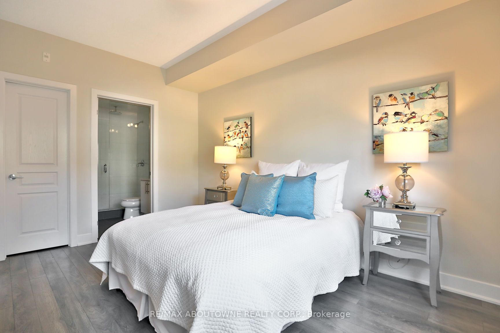 103 – 128 Garden Drive, Oakville ‣ W12553688 103 – 128 Garden Drive, Oakville ‣ W12553688