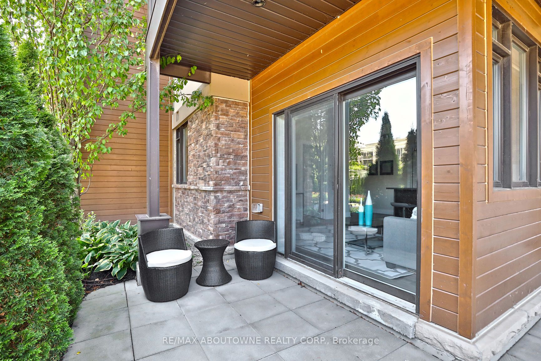 103 – 128 Garden Drive, Oakville ‣ W12553688 103 – 128 Garden Drive, Oakville ‣ W12553688