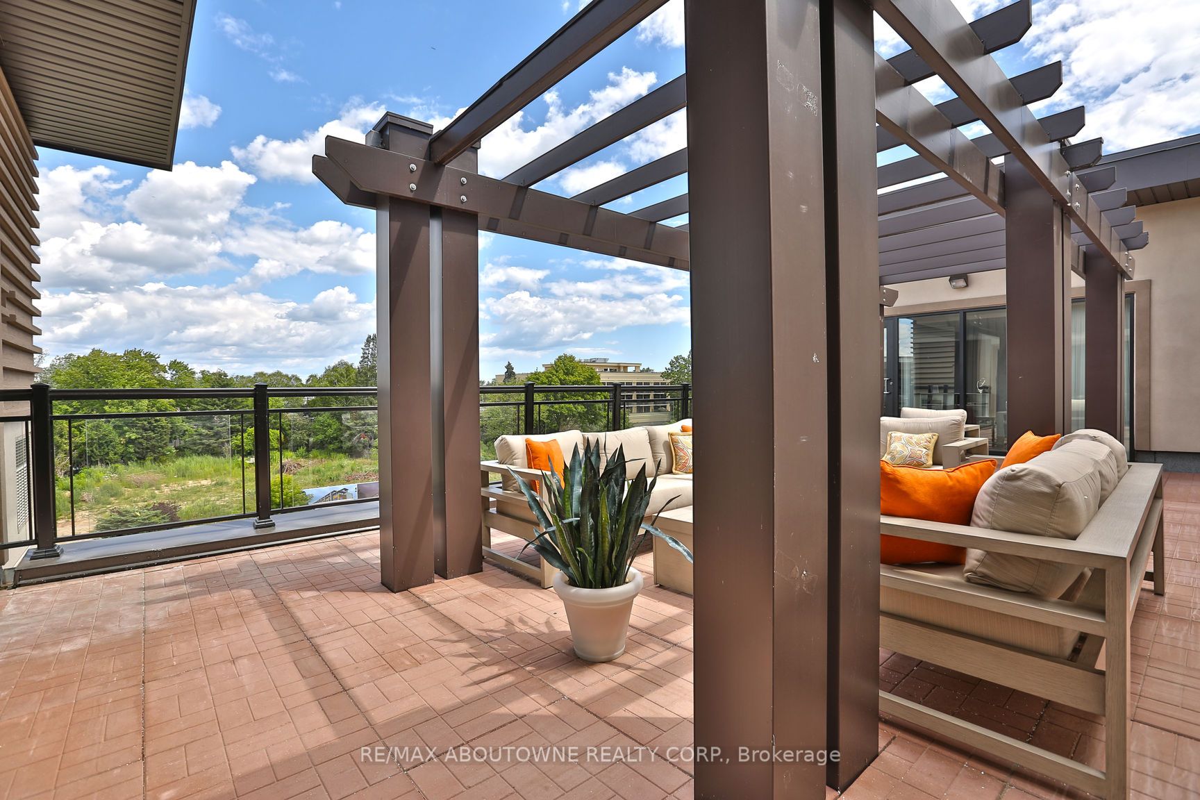 103 – 128 Garden Drive, Oakville ‣ W12553688 103 – 128 Garden Drive, Oakville ‣ W12553688