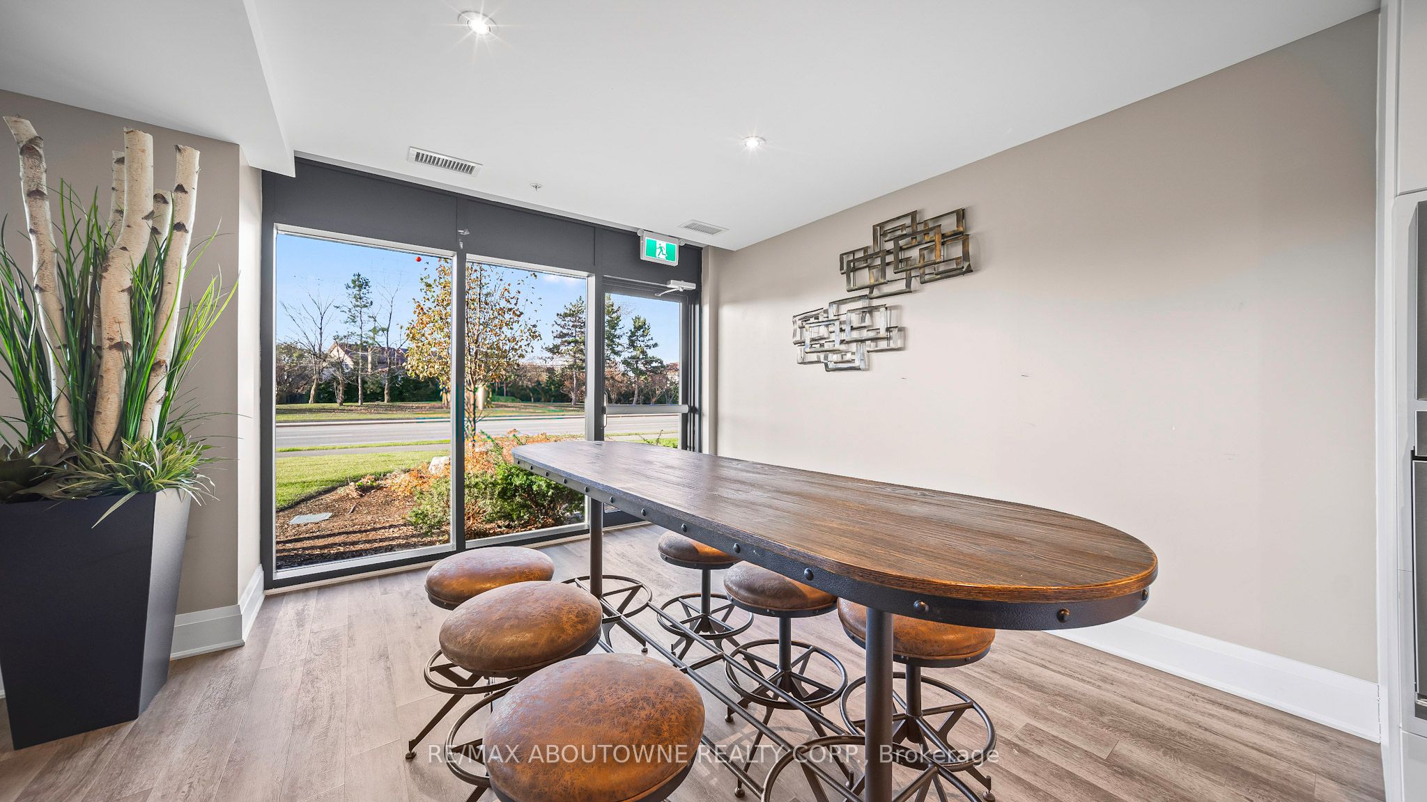 4 – 610 Farmstead Drive, Milton ‣ W12558360 4 – 610 Farmstead Drive, Milton ‣ W12558360