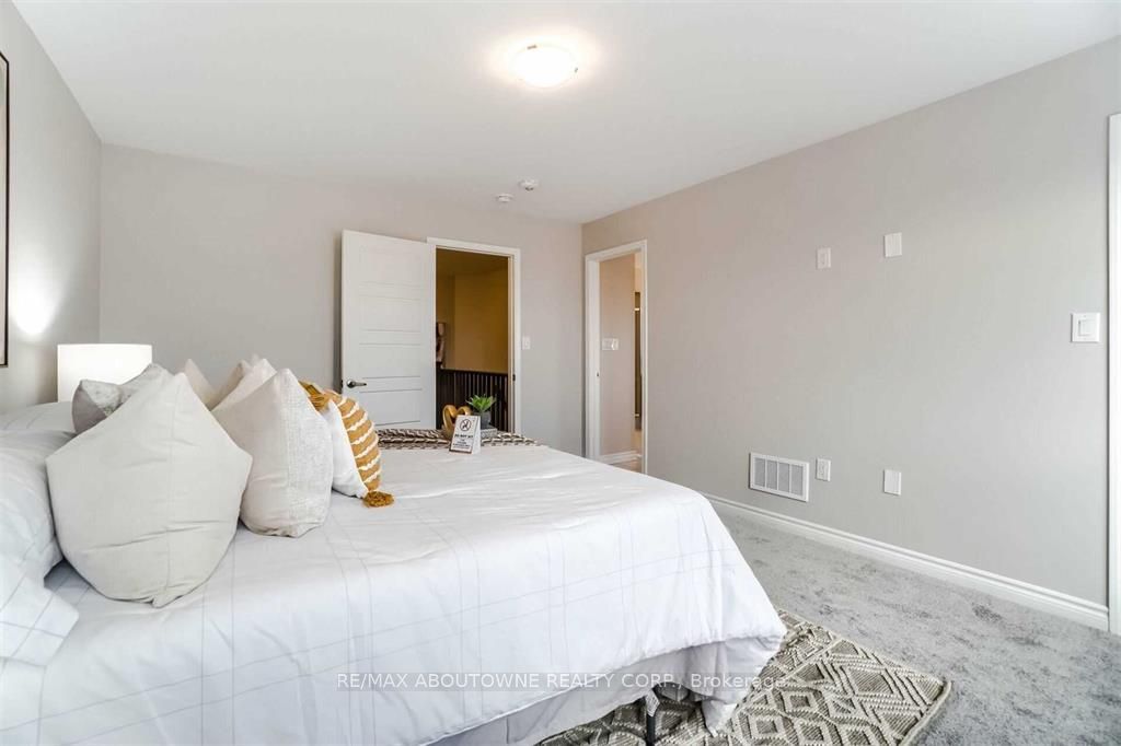 1914 Thames Circle, Milton ‣ W12560104 1914 Thames Circle, Milton ‣ W12560104