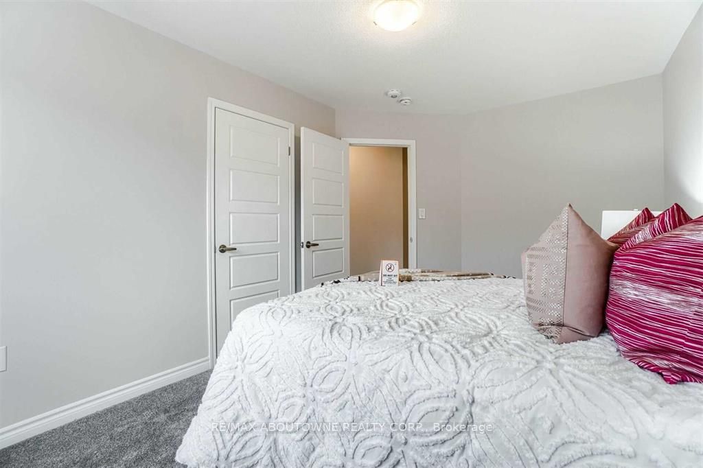 1914 Thames Circle, Milton ‣ W12560104 1914 Thames Circle, Milton ‣ W12560104