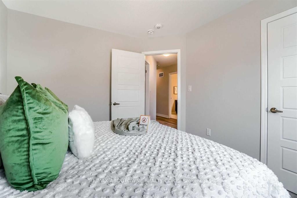 1914 Thames Circle, Milton ‣ W12560104 1914 Thames Circle, Milton ‣ W12560104