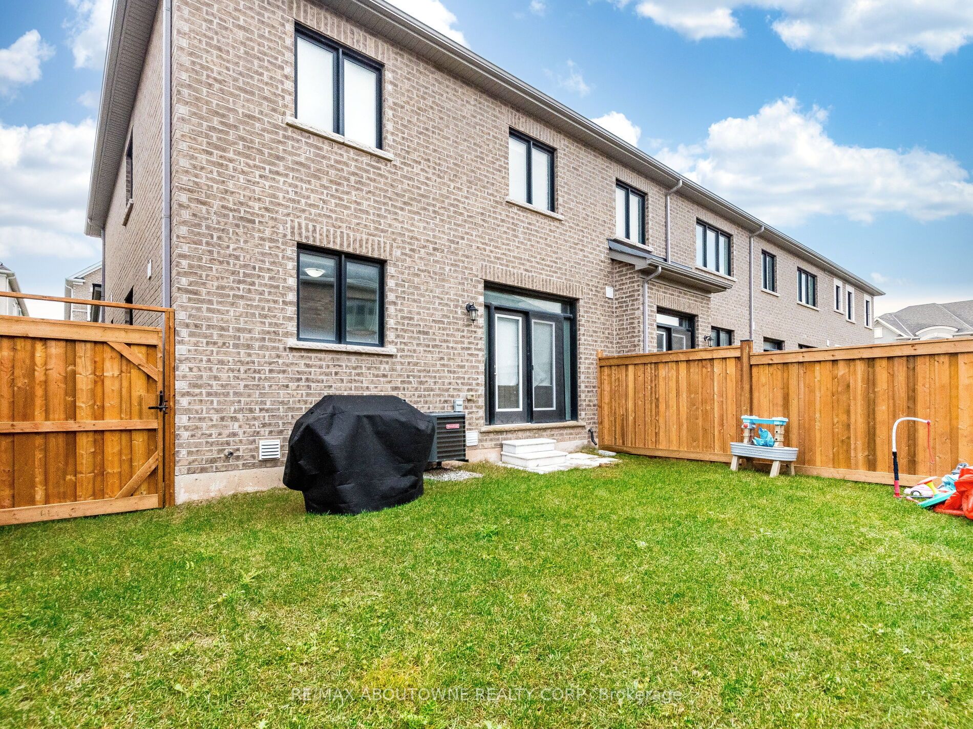 1914 Thames Circle, Milton ‣ W12560104 1914 Thames Circle, Milton ‣ W12560104