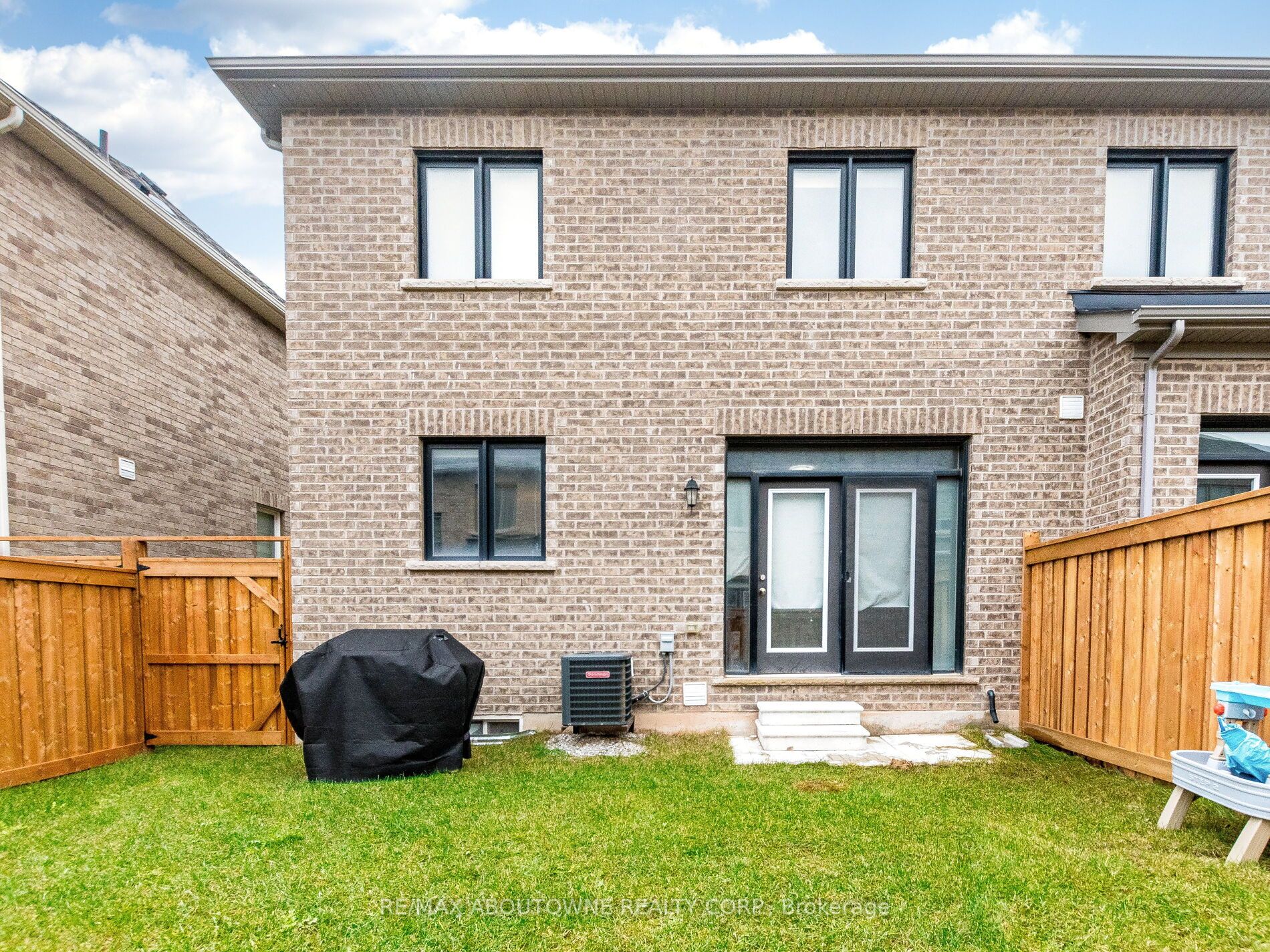 1914 Thames Circle, Milton ‣ W12560104 1914 Thames Circle, Milton ‣ W12560104