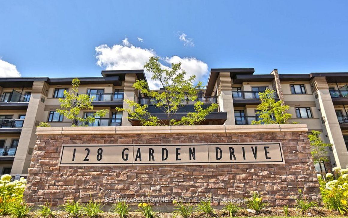 7 – 128 Garden Drive, Oakville ‣ W12563976 7 – 128 Garden Drive, Oakville ‣ W12563976