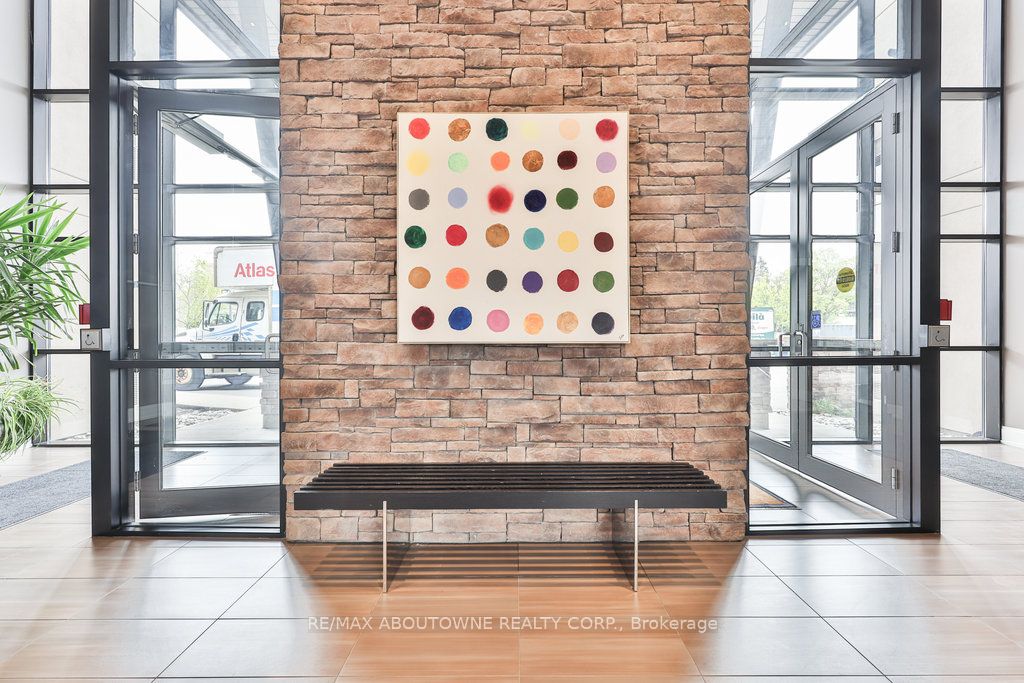 7 – 128 Garden Drive, Oakville ‣ W12563976 7 – 128 Garden Drive, Oakville ‣ W12563976