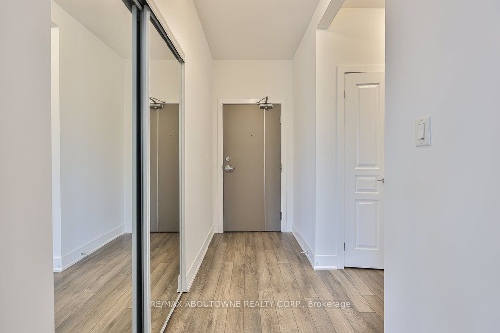 7 – 128 Garden Drive, Oakville ‣ W12563976 7 – 128 Garden Drive, Oakville ‣ W12563976