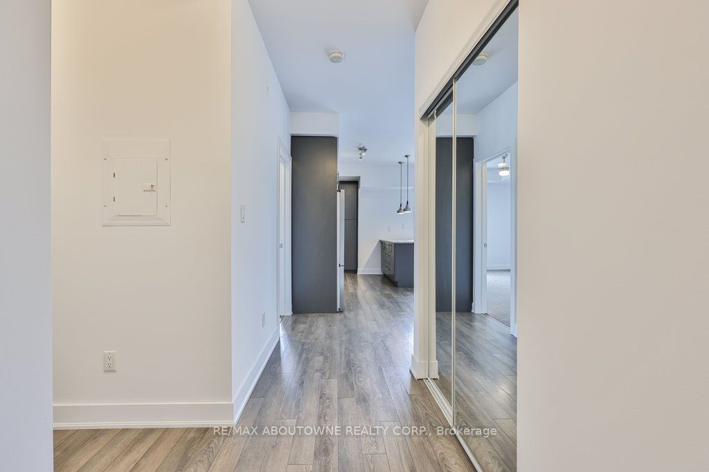 7 – 128 Garden Drive, Oakville ‣ W12563976 7 – 128 Garden Drive, Oakville ‣ W12563976