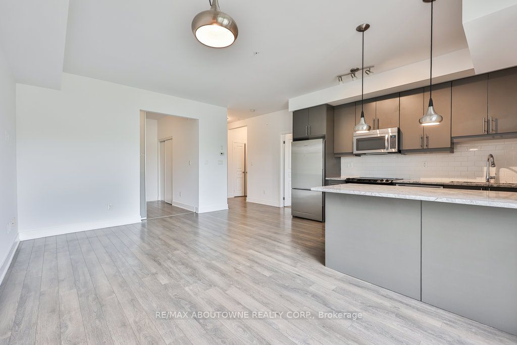 7 – 128 Garden Drive, Oakville ‣ W12563976 7 – 128 Garden Drive, Oakville ‣ W12563976