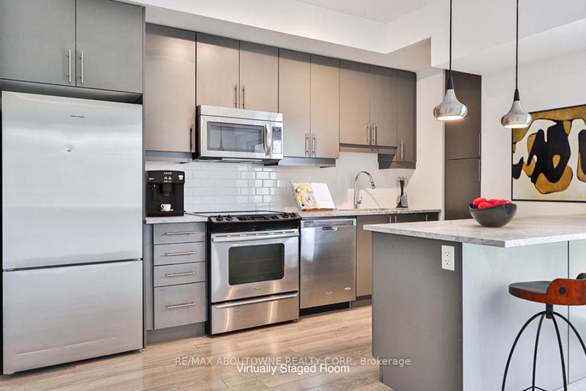 7 – 128 Garden Drive, Oakville ‣ W12563976 7 – 128 Garden Drive, Oakville ‣ W12563976