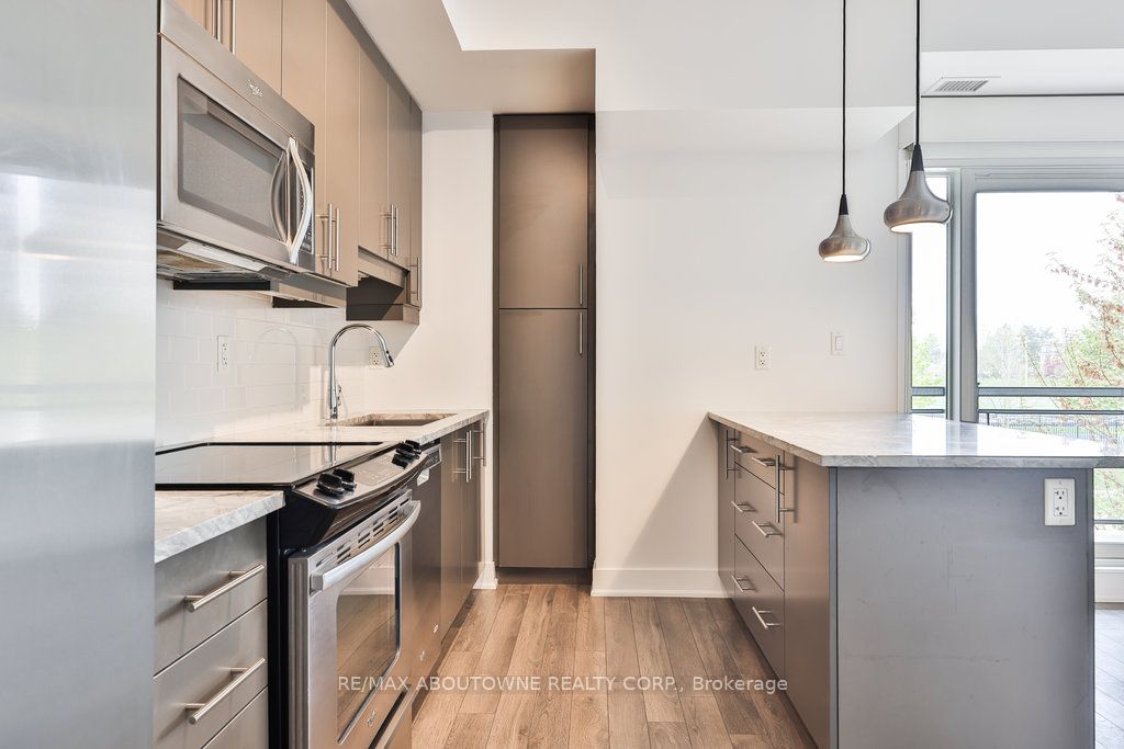 7 – 128 Garden Drive, Oakville ‣ W12563976 7 – 128 Garden Drive, Oakville ‣ W12563976