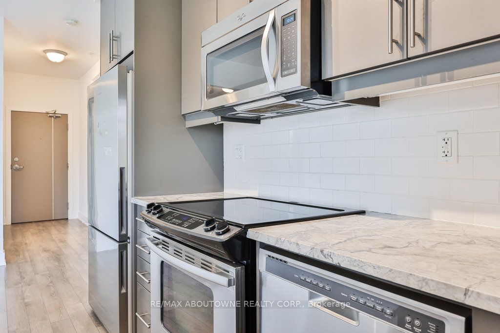 7 – 128 Garden Drive, Oakville ‣ W12563976 7 – 128 Garden Drive, Oakville ‣ W12563976