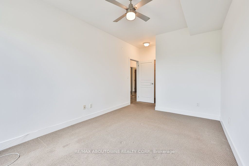 7 – 128 Garden Drive, Oakville ‣ W12563976 7 – 128 Garden Drive, Oakville ‣ W12563976