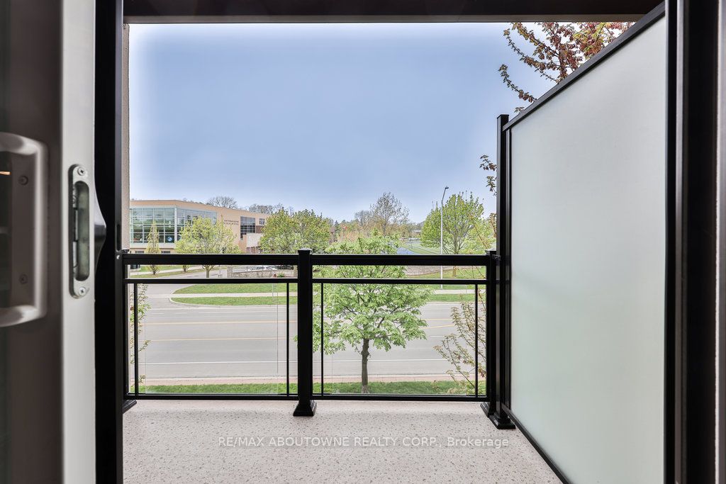 7 – 128 Garden Drive, Oakville ‣ W12563976 7 – 128 Garden Drive, Oakville ‣ W12563976