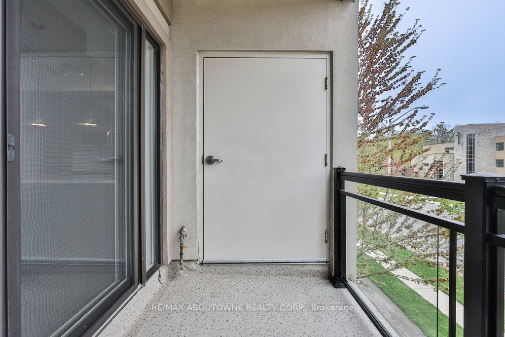 7 – 128 Garden Drive, Oakville ‣ W12563976 7 – 128 Garden Drive, Oakville ‣ W12563976