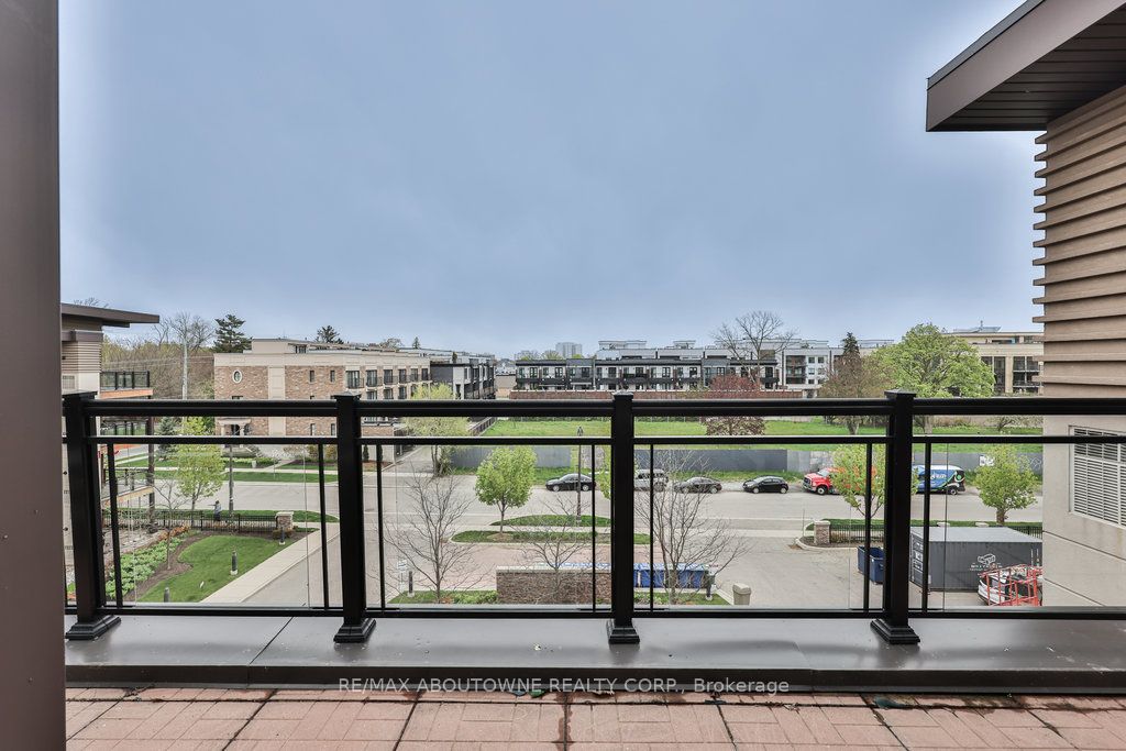 7 – 128 Garden Drive, Oakville ‣ W12563976 7 – 128 Garden Drive, Oakville ‣ W12563976