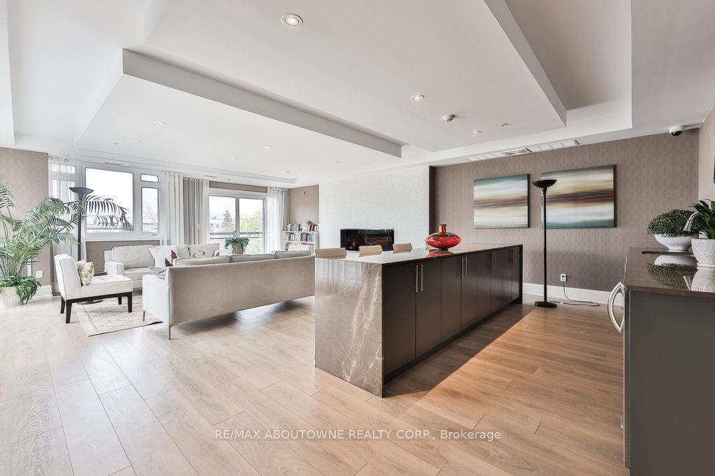 7 – 128 Garden Drive, Oakville ‣ W12563976 7 – 128 Garden Drive, Oakville ‣ W12563976