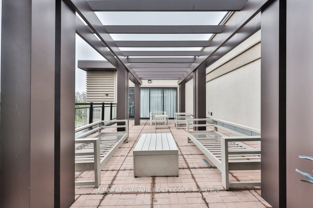 7 – 128 Garden Drive, Oakville ‣ W12563976 7 – 128 Garden Drive, Oakville ‣ W12563976