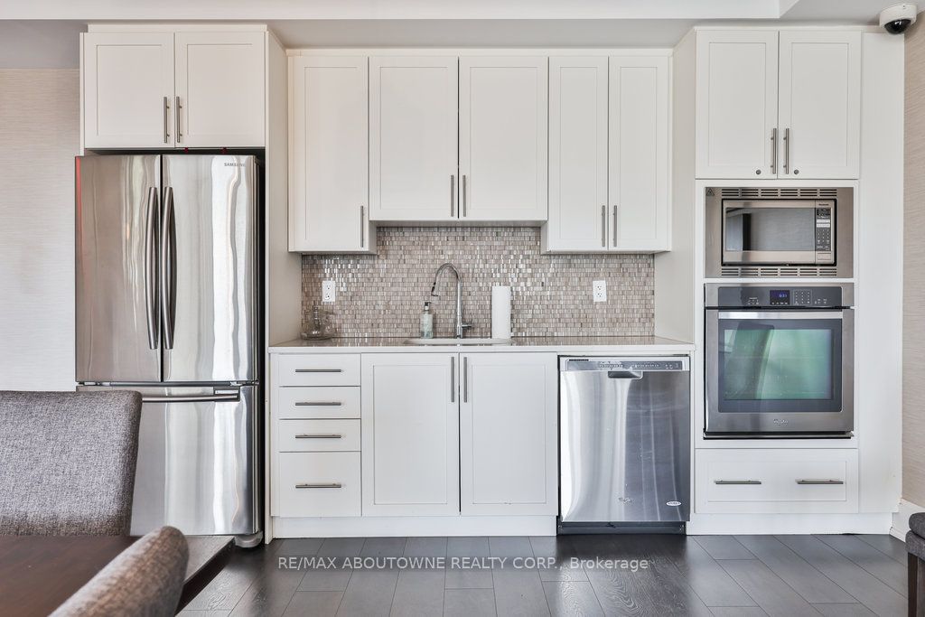 7 – 128 Garden Drive, Oakville ‣ W12563976 7 – 128 Garden Drive, Oakville ‣ W12563976