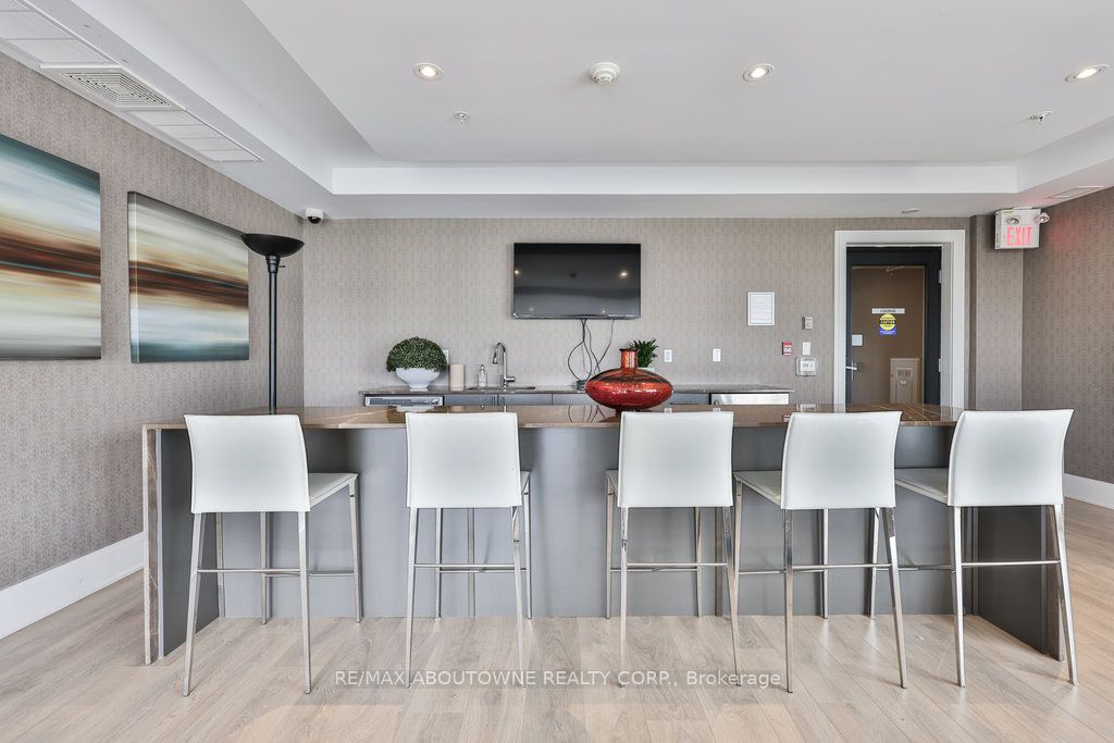 7 – 128 Garden Drive, Oakville ‣ W12563976 7 – 128 Garden Drive, Oakville ‣ W12563976