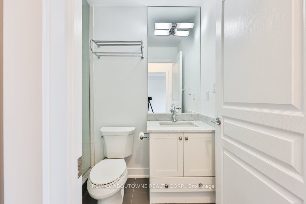 7 – 128 Garden Drive, Oakville ‣ W12563976 7 – 128 Garden Drive, Oakville ‣ W12563976