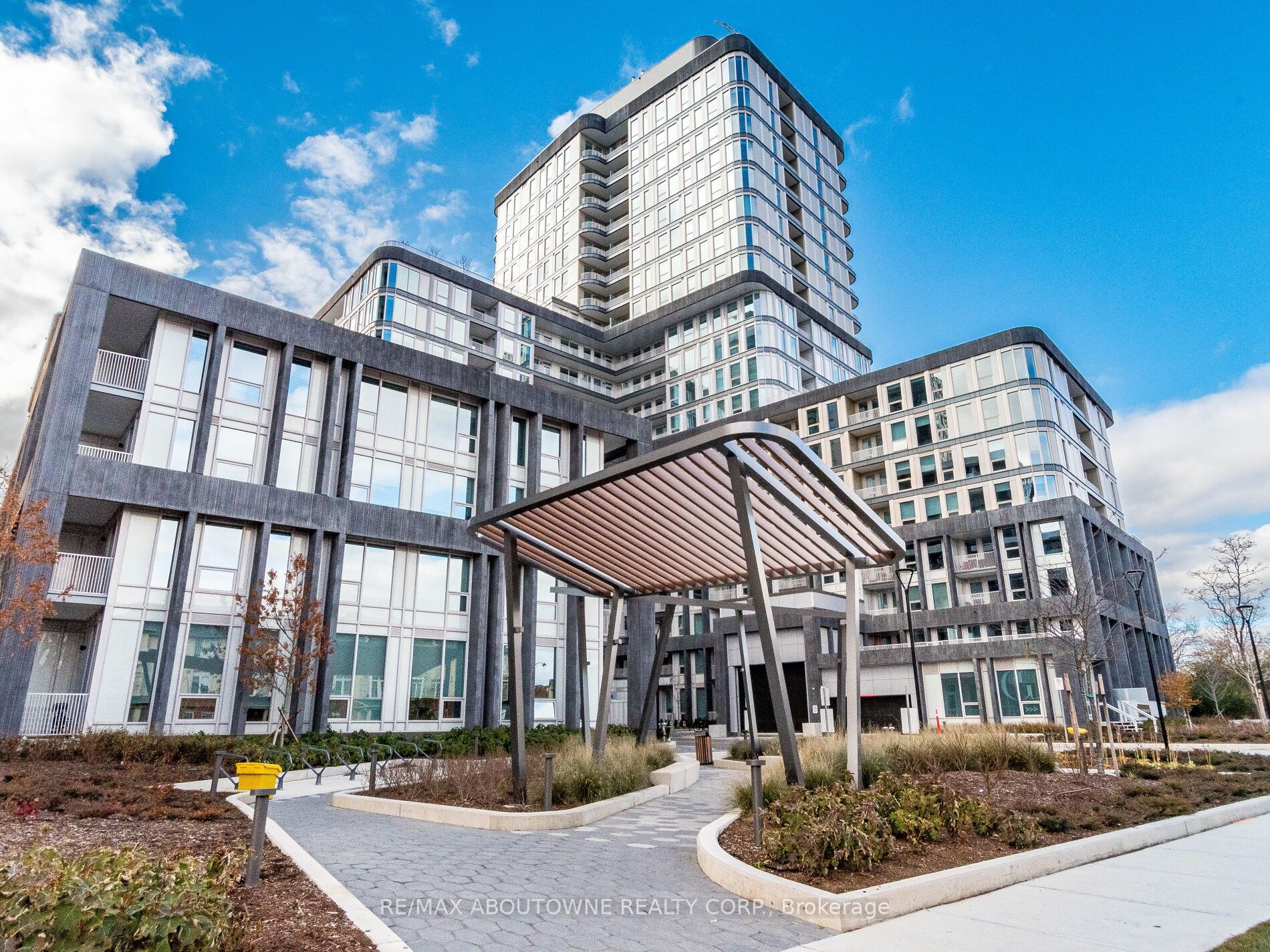 20 – 3240 William Colston Avenue, Oakville ‣ W12572916 20 – 3240 William Colston Avenue, Oakville ‣ W12572916