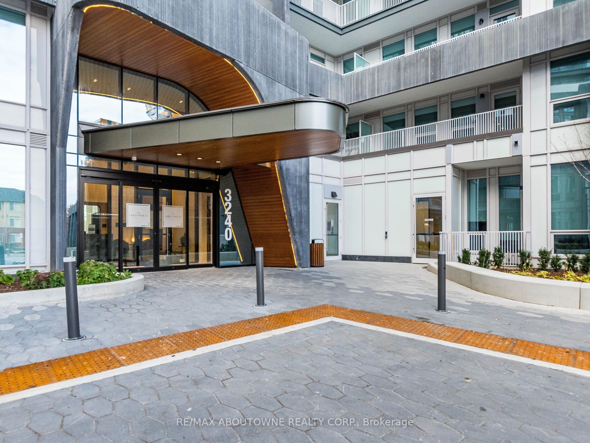 20 – 3240 William Colston Avenue, Oakville ‣ W12572916 20 – 3240 William Colston Avenue, Oakville ‣ W12572916