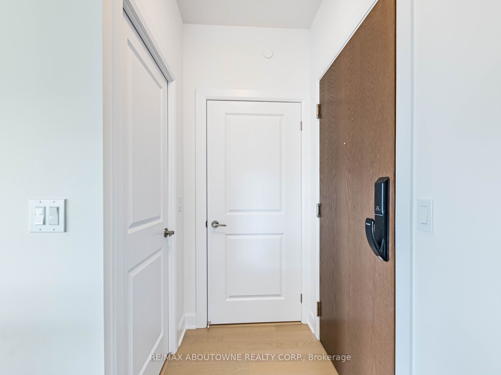 20 – 3240 William Colston Avenue, Oakville ‣ W12572916 20 – 3240 William Colston Avenue, Oakville ‣ W12572916