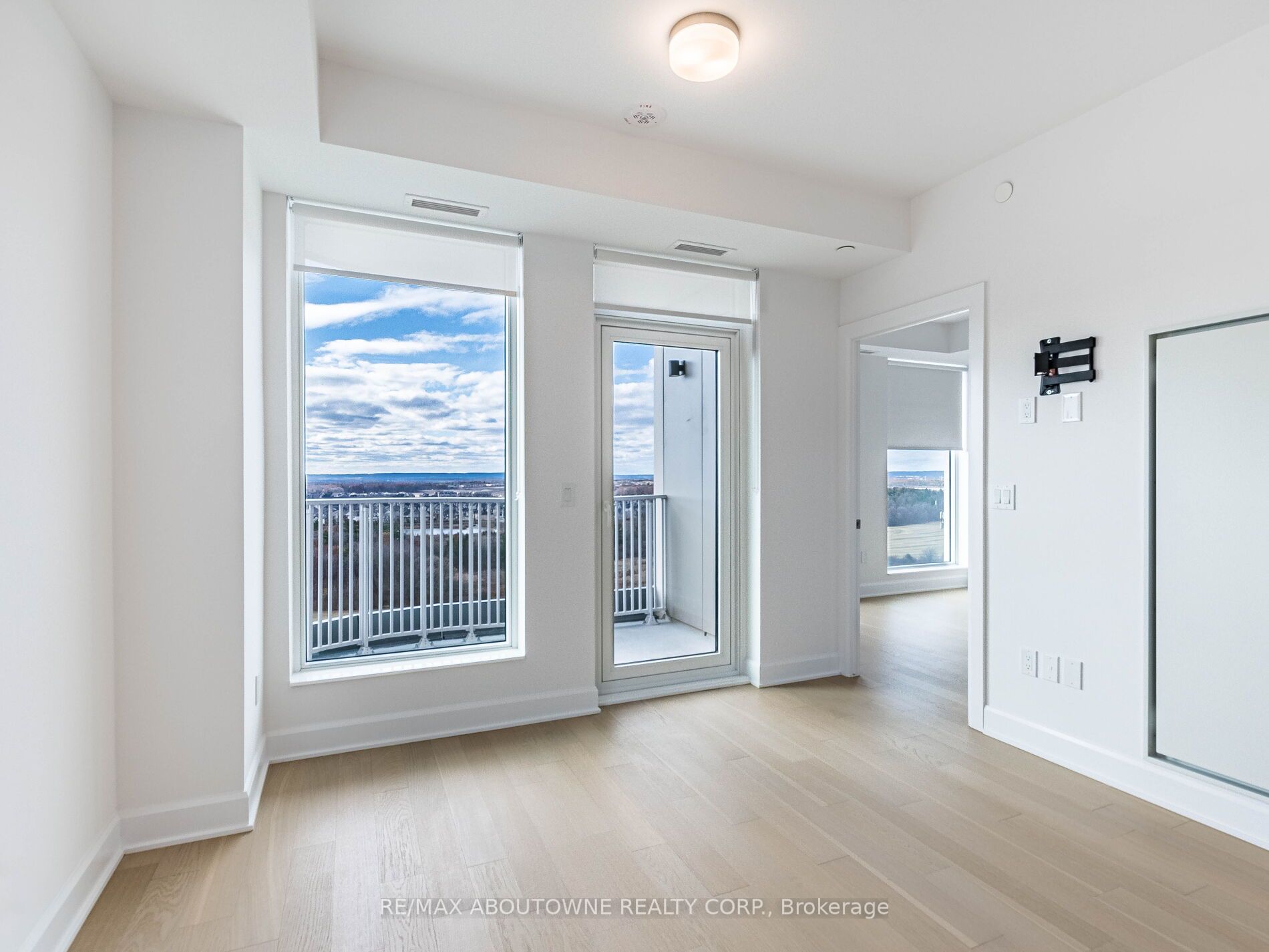 20 – 3240 William Colston Avenue, Oakville ‣ W12572916 20 – 3240 William Colston Avenue, Oakville ‣ W12572916