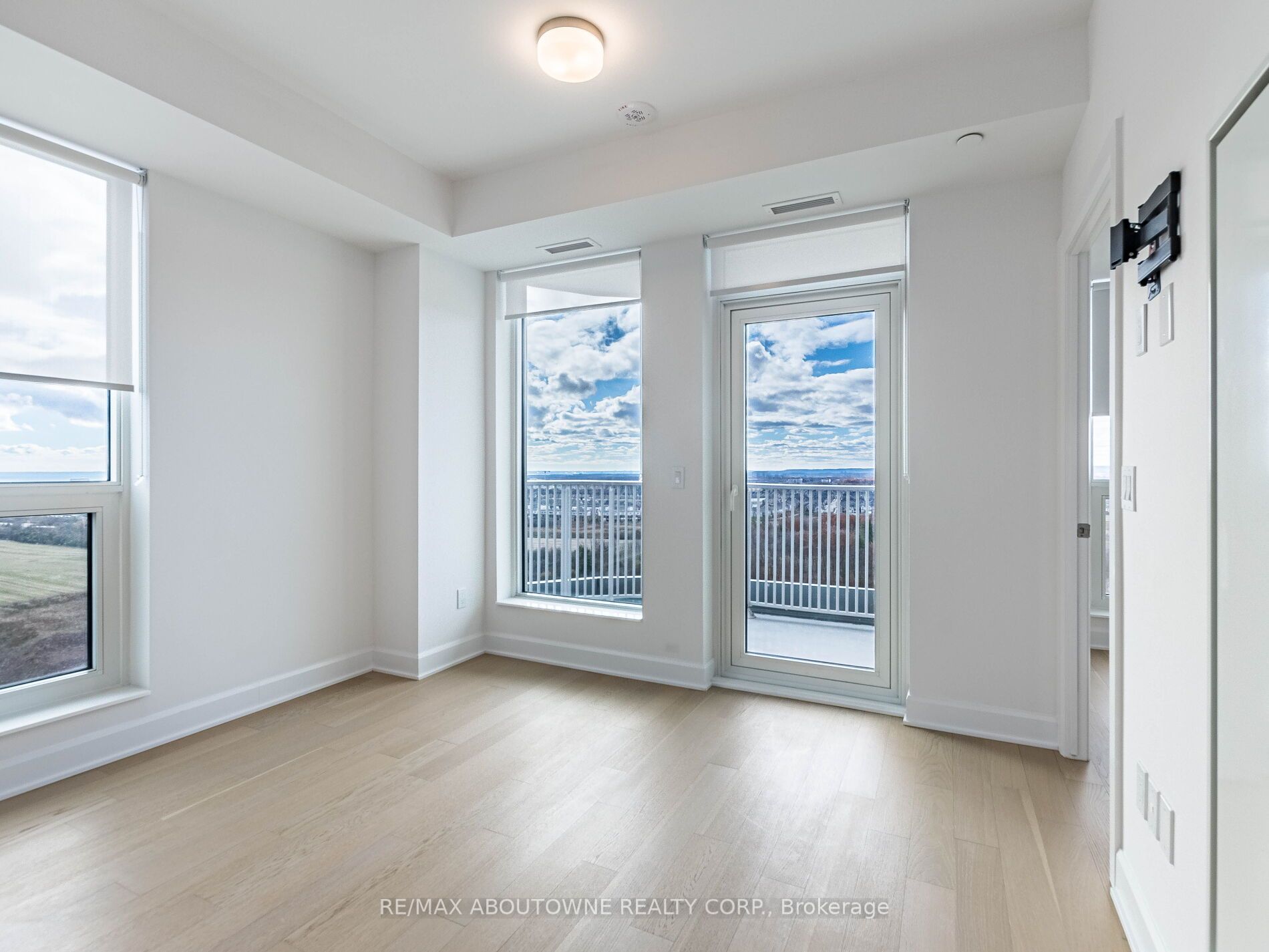 20 – 3240 William Colston Avenue, Oakville ‣ W12572916 20 – 3240 William Colston Avenue, Oakville ‣ W12572916