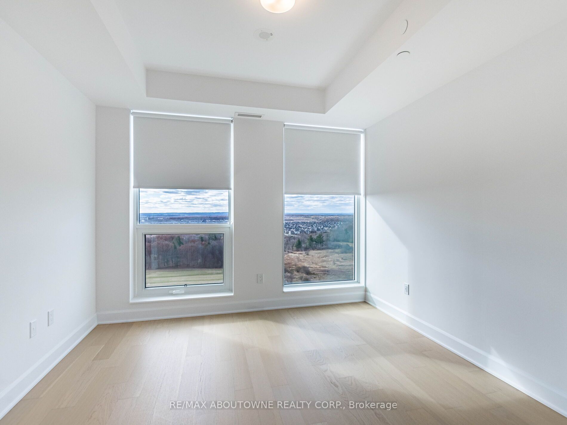 20 – 3240 William Colston Avenue, Oakville ‣ W12572916 20 – 3240 William Colston Avenue, Oakville ‣ W12572916