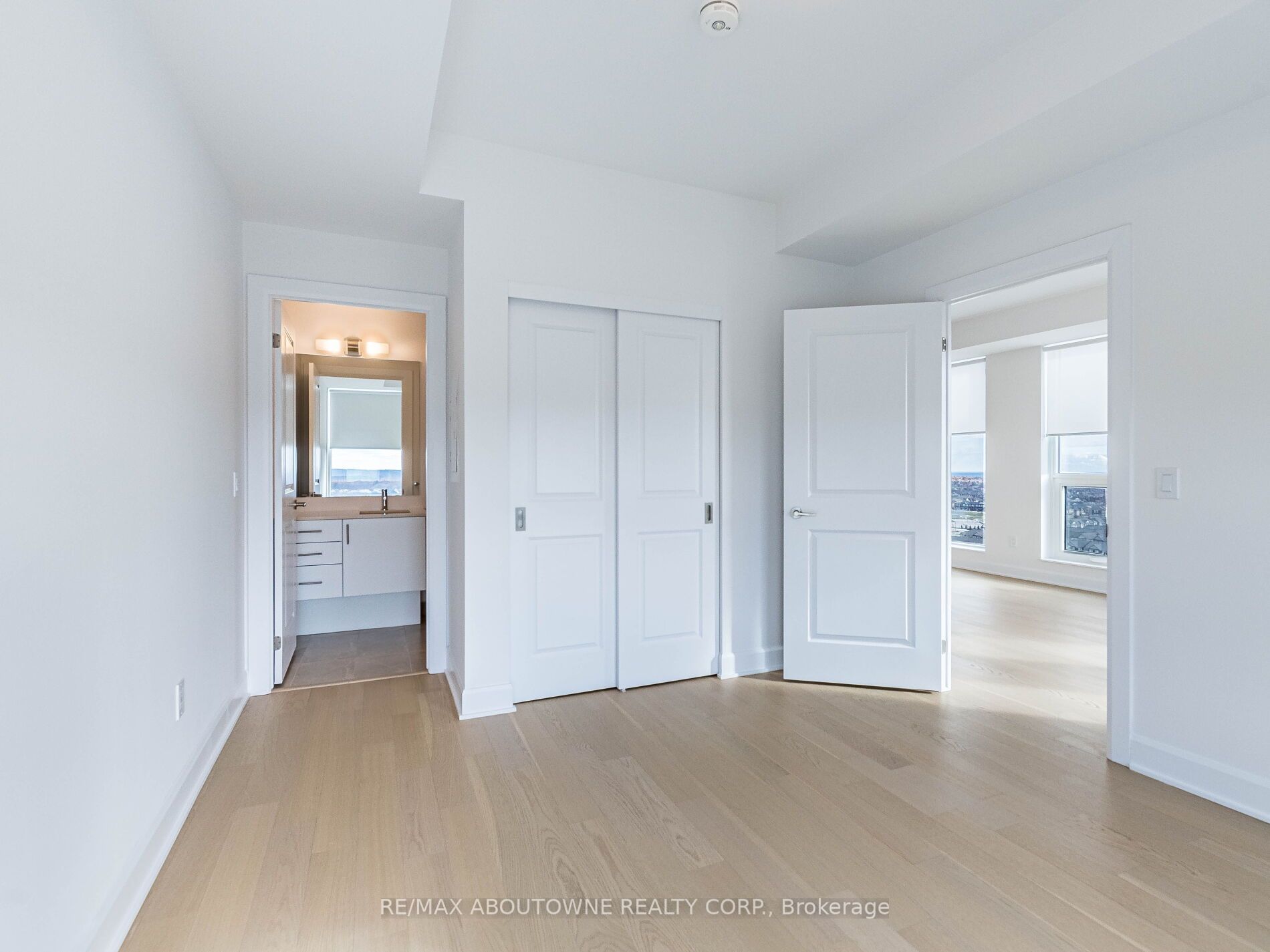 20 – 3240 William Colston Avenue, Oakville ‣ W12572916 20 – 3240 William Colston Avenue, Oakville ‣ W12572916