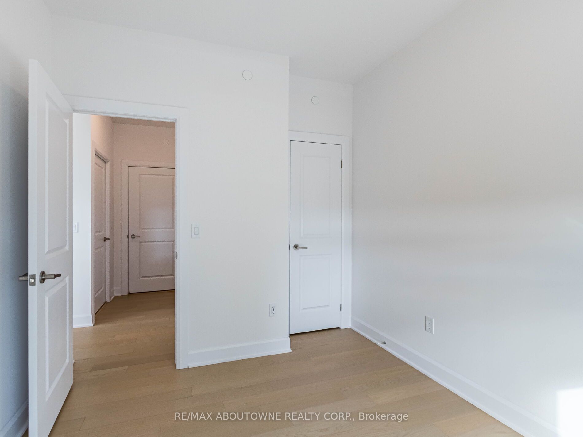 20 – 3240 William Colston Avenue, Oakville ‣ W12572916 20 – 3240 William Colston Avenue, Oakville ‣ W12572916