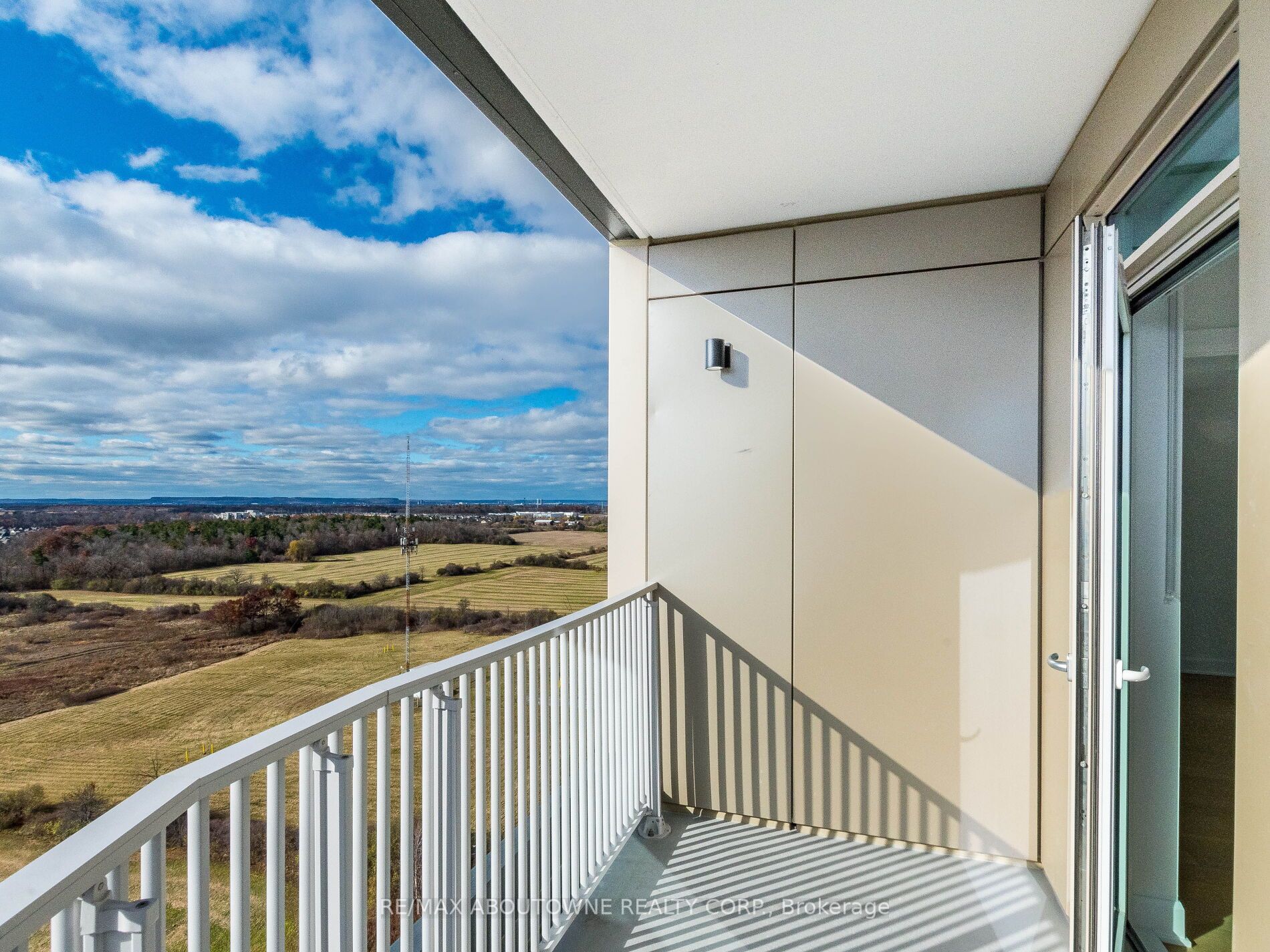 20 – 3240 William Colston Avenue, Oakville ‣ W12572916 20 – 3240 William Colston Avenue, Oakville ‣ W12572916