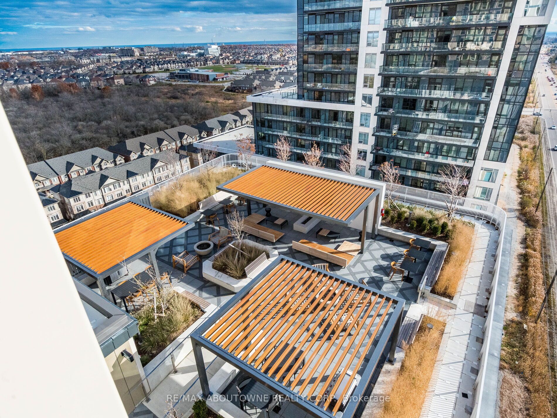 20 – 3240 William Colston Avenue, Oakville ‣ W12572916 20 – 3240 William Colston Avenue, Oakville ‣ W12572916