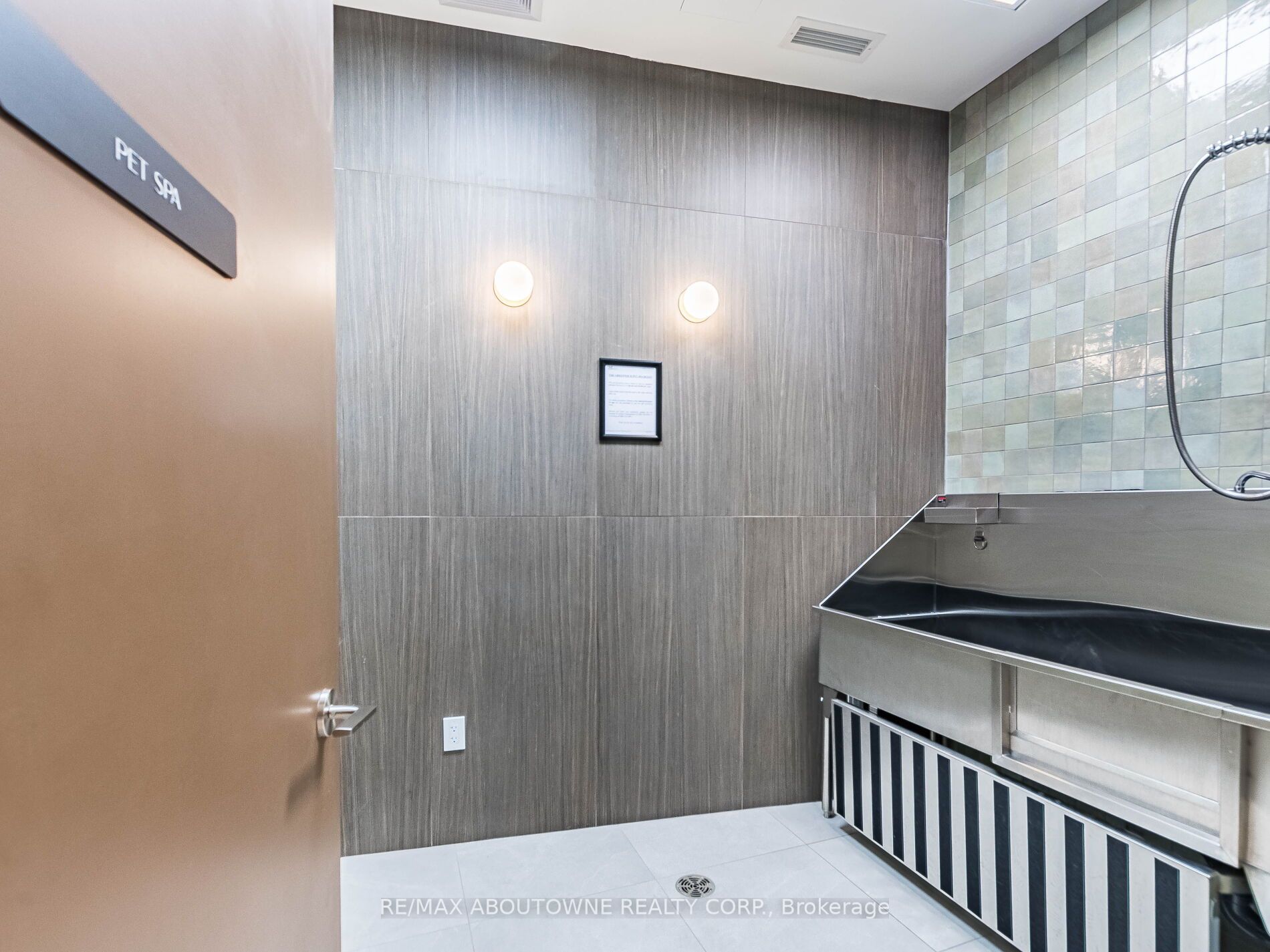 20 – 3240 William Colston Avenue, Oakville ‣ W12572916 20 – 3240 William Colston Avenue, Oakville ‣ W12572916